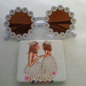 Kids Set - Princess Mirror  (magnifies too) & daisy girls sunglasses yellow w…